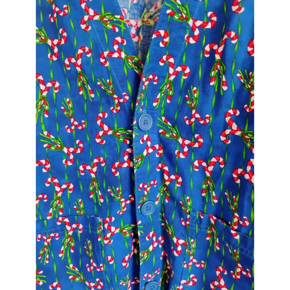 LG Women's Candy Cane Scrubs Coat. Buttoned Up With Pockets. Christmas. Holiday. - Picture 1 of 12